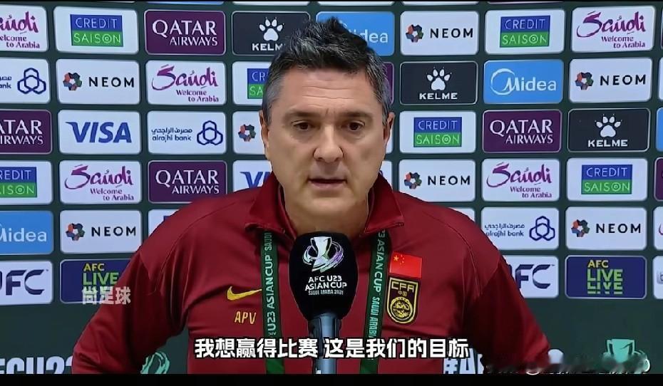 国足3-0大胜越南，赛后国足主教练安东尼奥接受采访，说了4句肺腑之言：1、乌兹