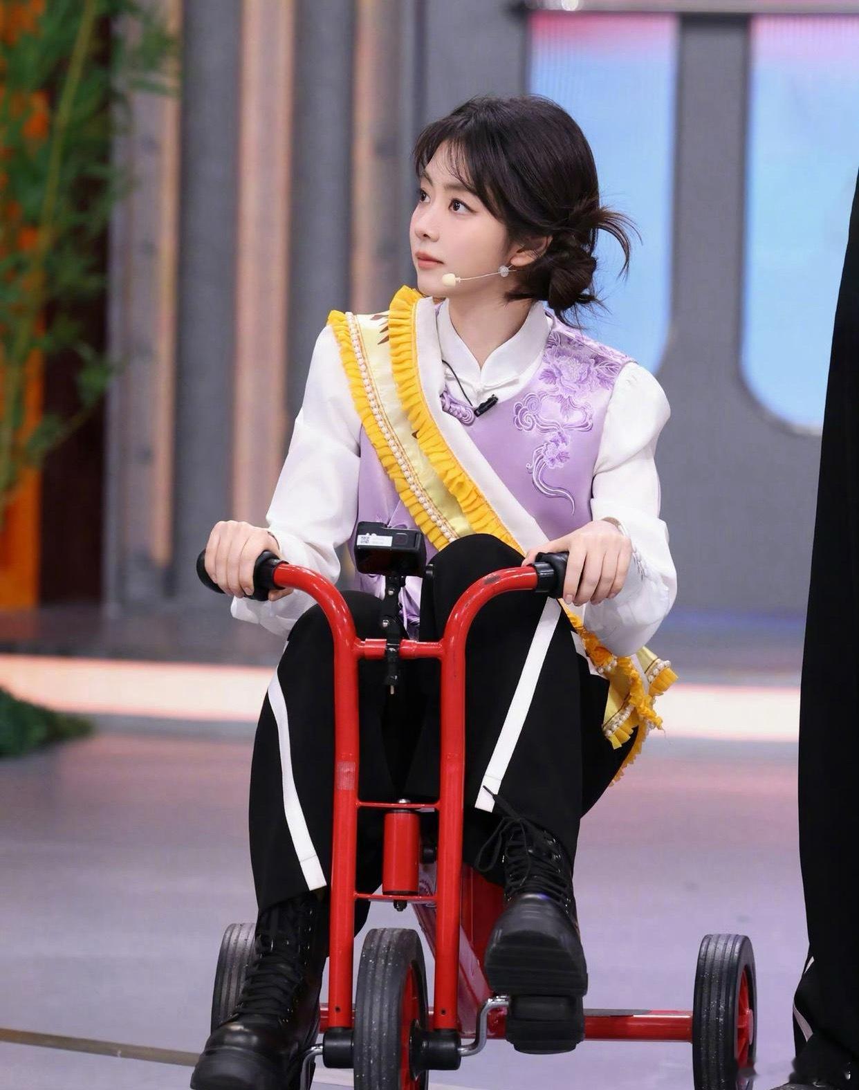 1.谭松韵和王凯私交很好，但俩人没啥可能，纯朋友。2.许嵩和黄龄是谈过，但就是谈