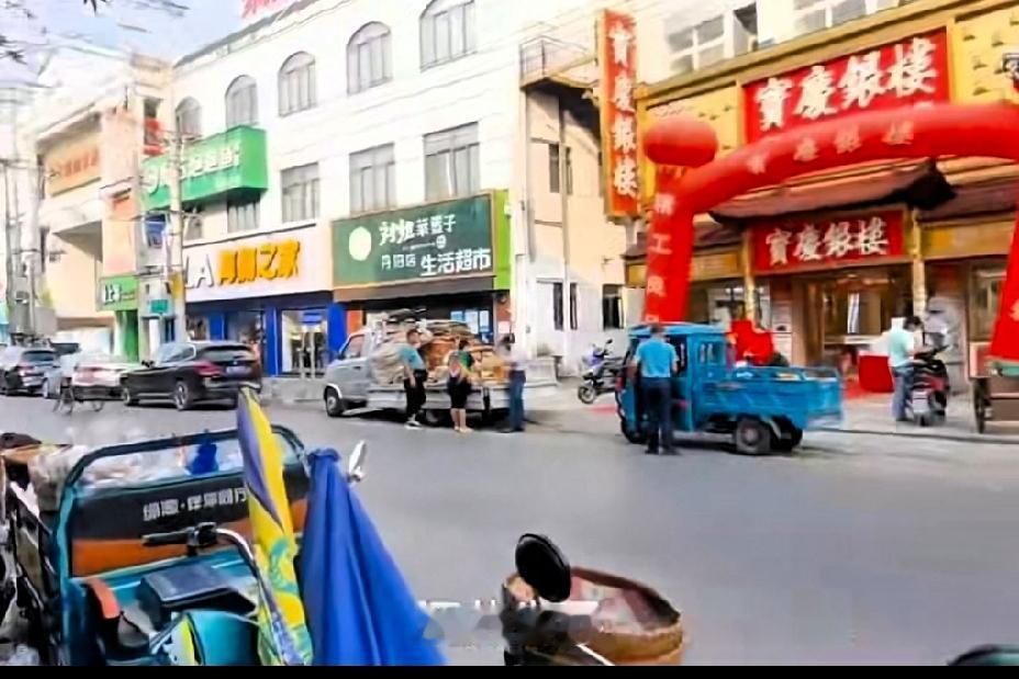 一脚跨两省，这条街上苏A和皖E，比导航还热闹你有没有想过，一条街能分属两个省