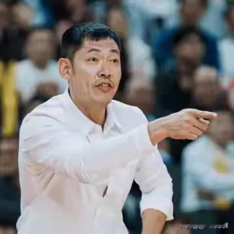 是张庆鹏下课，还是张帆转会？北控主教练张庆鹏离下课不远了，但他似乎还在死鸡撑饭