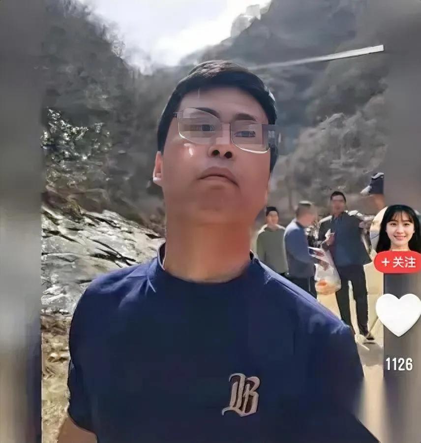 景区这幕太气人了！五六个人当面扔垃圾还叫嚣志愿者在秦岭景区捡垃圾时，撞见