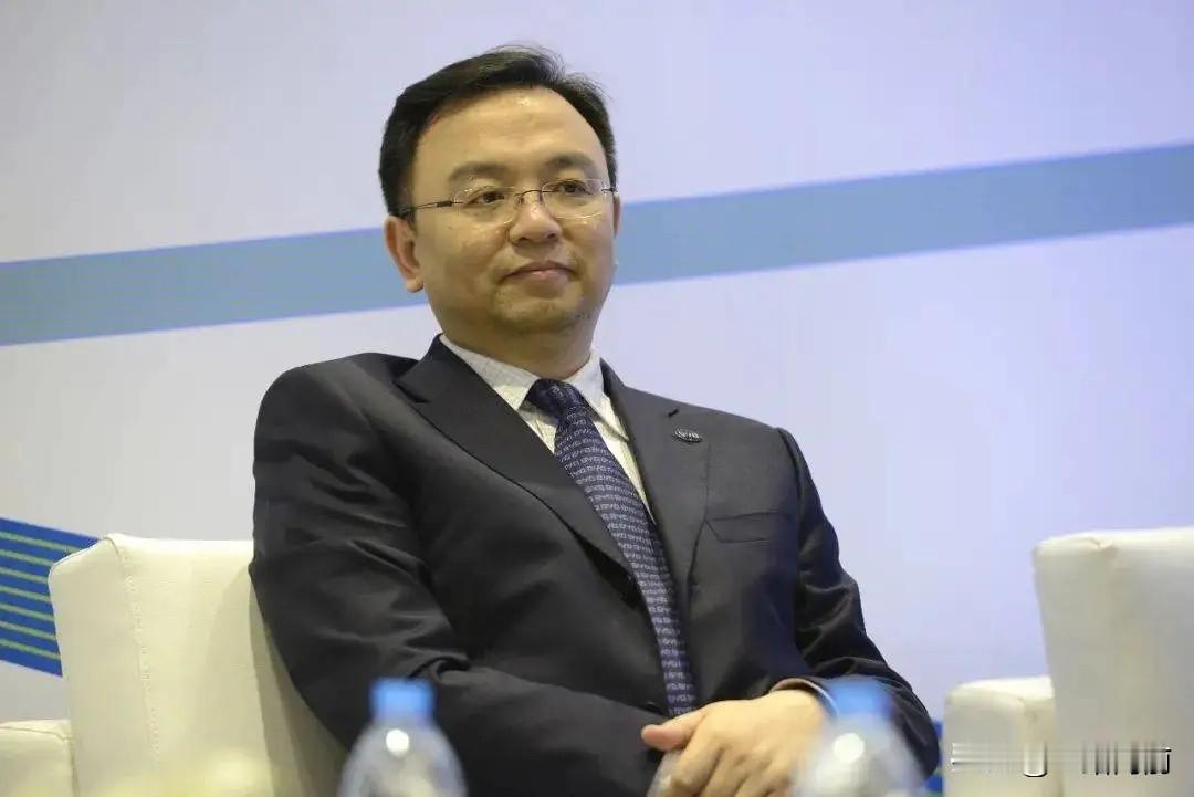 很多年前王传福就说的很清楚了，为什么选磷酸铁锂不选三元锂首先是安全为王，这才是