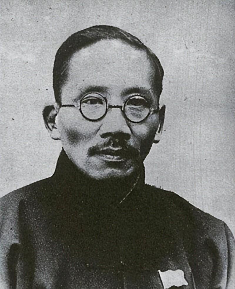 1915年，一位老师偷偷在日记里写下八个字：“毛生泽东，资质俊秀”——谁也没想到