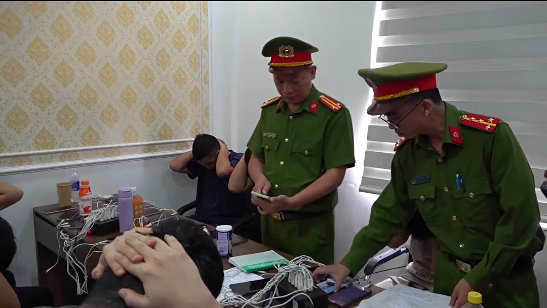 严惩不贷！不仅违法而且还丢国人的脸。越南警方突袭并逮捕了83名在胡志明市