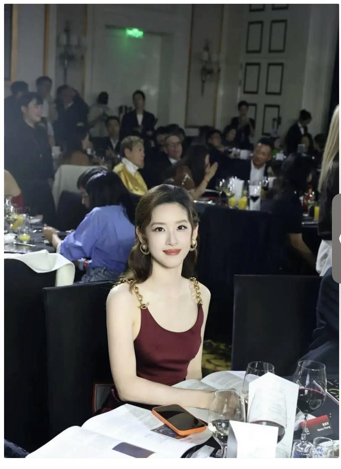 一夜醒来，刘强东估计又要坐不住了！他完全没想到，31岁的章泽天竟然又有了