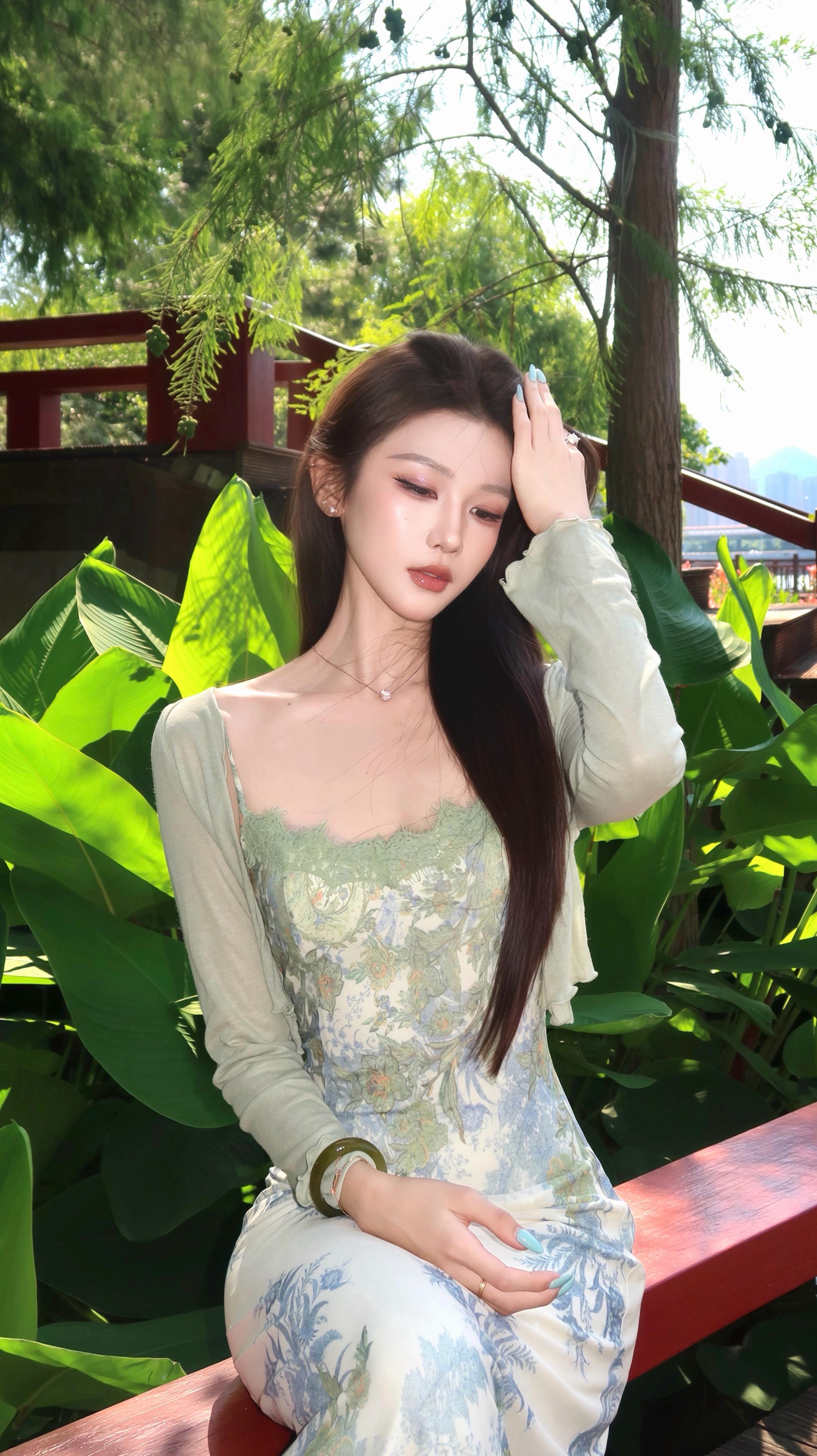 墨已入水 渡一池青花。