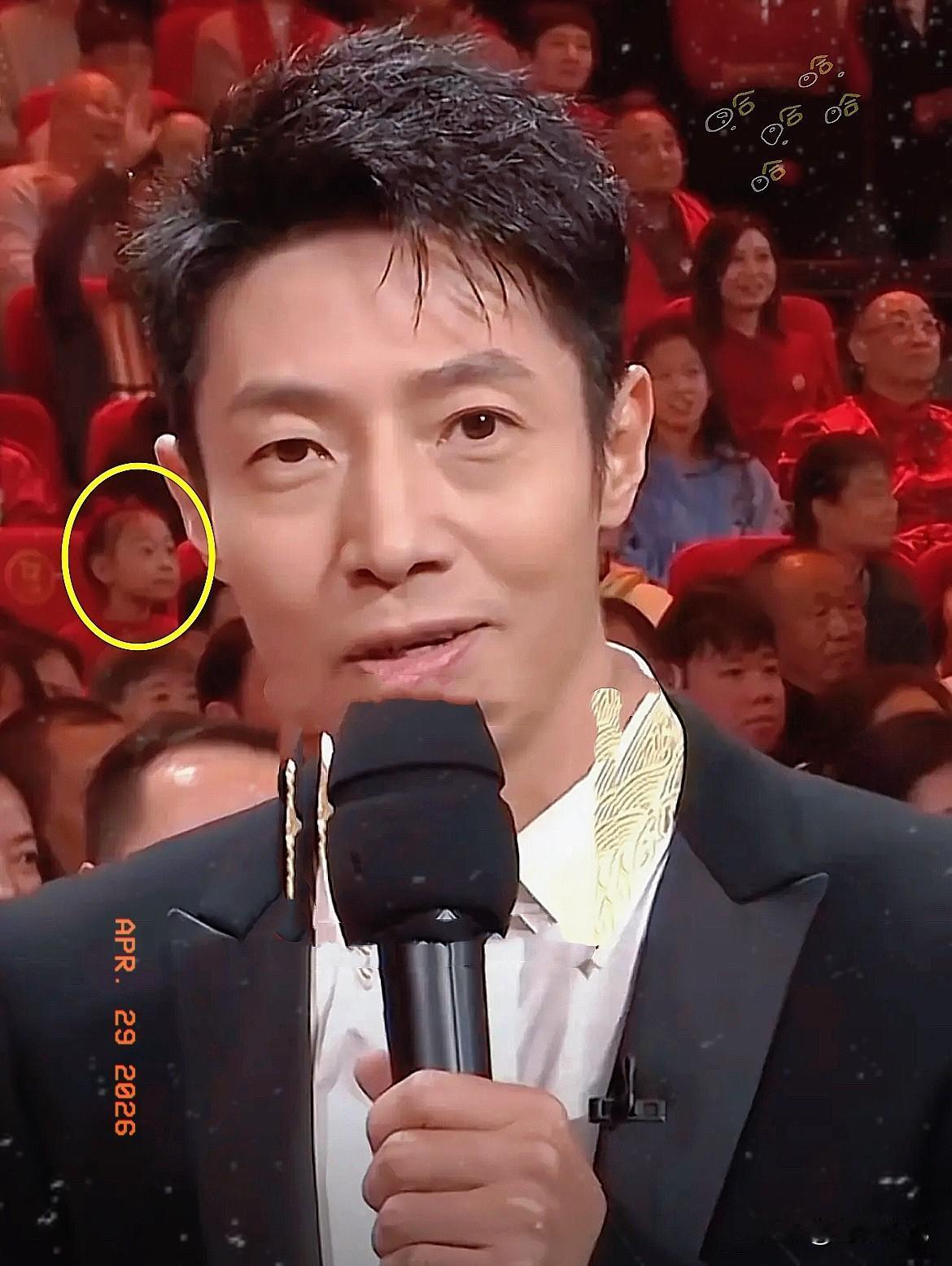 今年的五一表彰名单，看得人心里挺不是滋味。撒贝宁赫然在列。快五十岁的央视