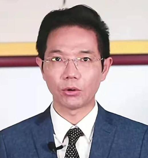 李律王律谢律太圈粉！为正义摇旗，迷雾里给人希望李律他们确实不太一样。