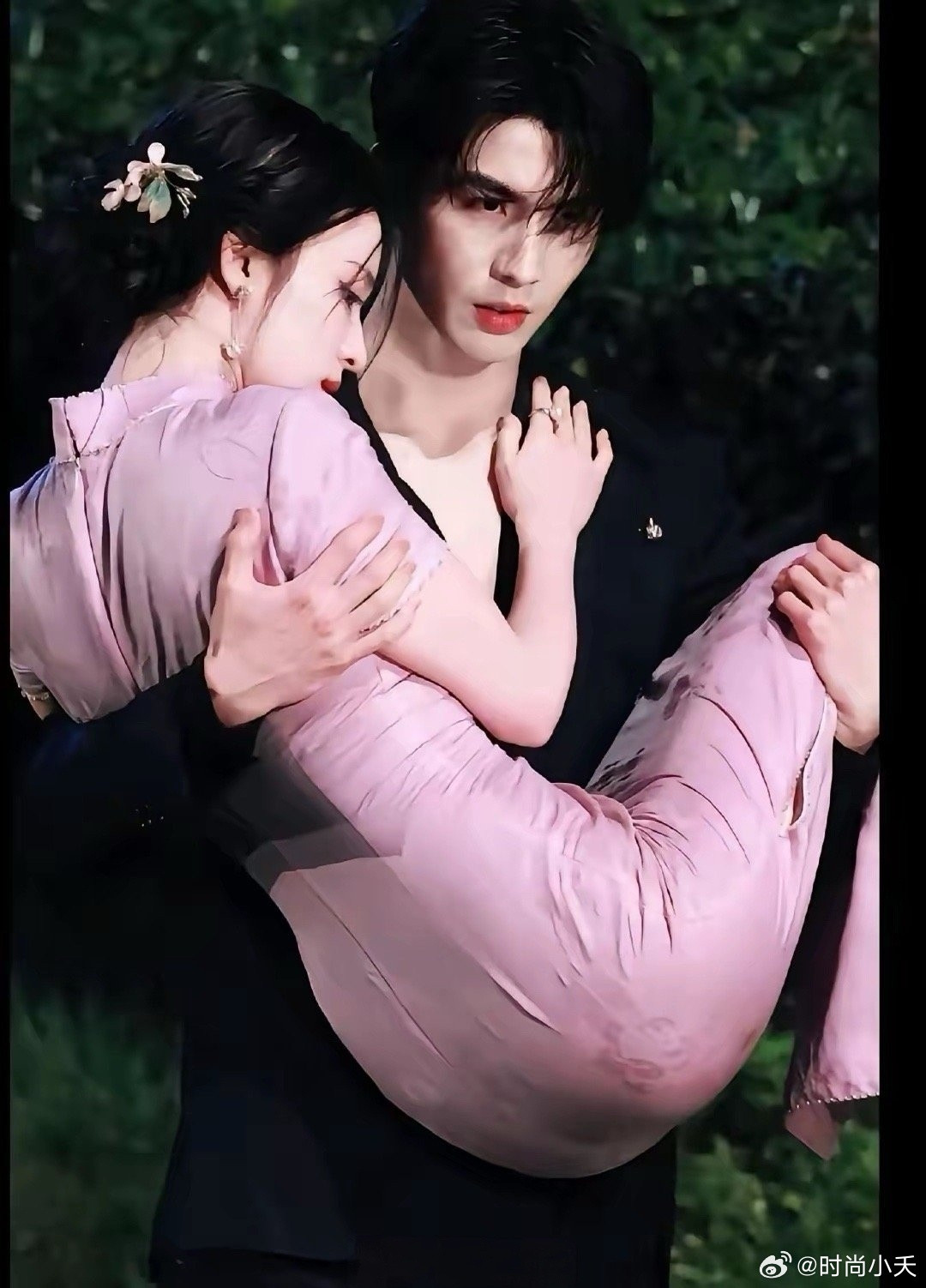 张凌赫抱王楚然和赵今麦有啥区别？