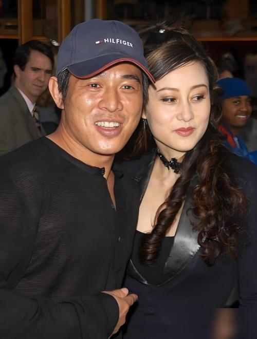 李连杰20亿全给利智，前妻黄秋燕却睡了10年地下室。当年利智投资亏了几千万，