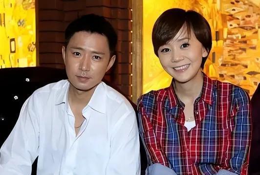 2011年，演员王一楠说，她第一次去高鑫家，一见到未来婆婆，当场惊呆了，嘴巴张得