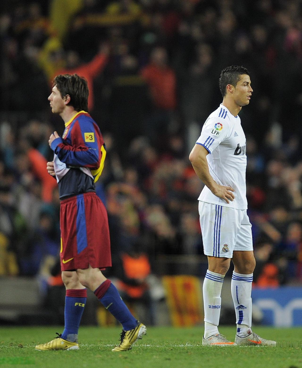 皮尔斯·摩根：鲁尼说他不讨厌你，但梅西更出色。C罗：（耸肩）听着，鲁尼有他的