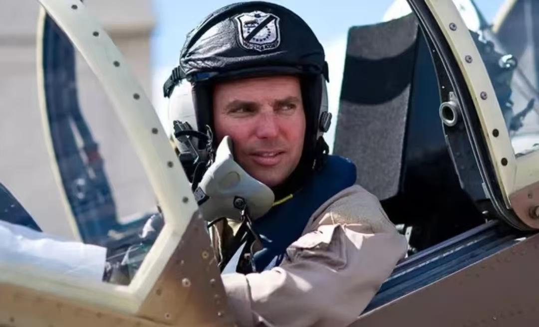 网传美军飞行员帮中国训练舰载机，澳法院要引渡他去美国，结果并非全网都找不到官方消