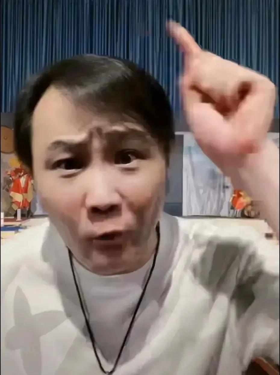 看着郭德纲挣钱，这群所谓的“说相声的”，急得上蹿下跳，在直播间各种怒骂，有本事自