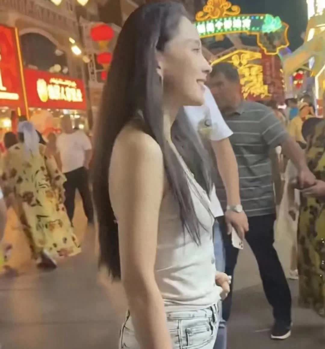偶遇汪峰新女友，这腰臀比绝了，难怪汪峰不放心一小时打一个电话