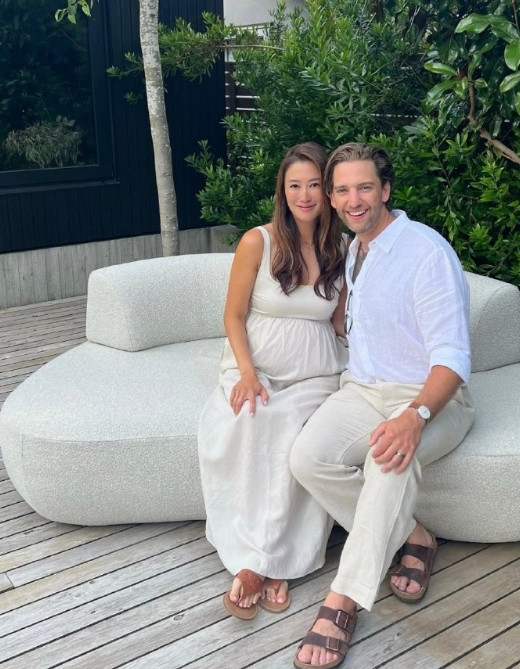 谢霆锋的谢婷婷加拿大的豪宅曝光了，她和老公为肚子里的宝宝在家中办欢迎派对，老公看
