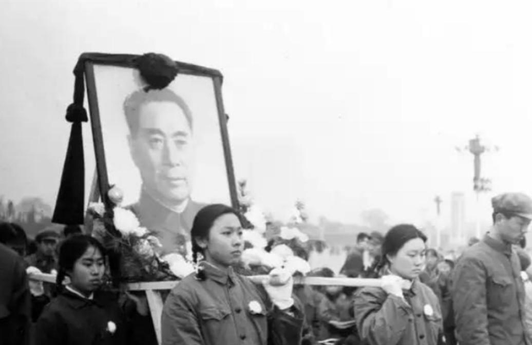 1976年1月11日，周总理的遗体送到八宝山时，火化工大叫道，我们不能火化总理！