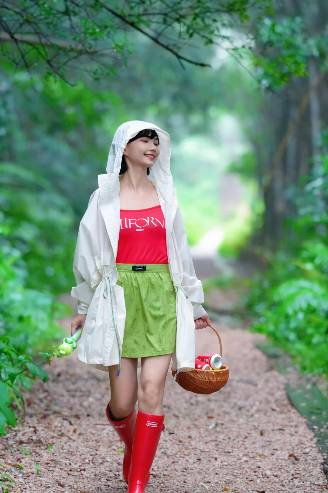 🌧️谁懂啊！雨天徒步溯溪现实版绿野仙踪！！