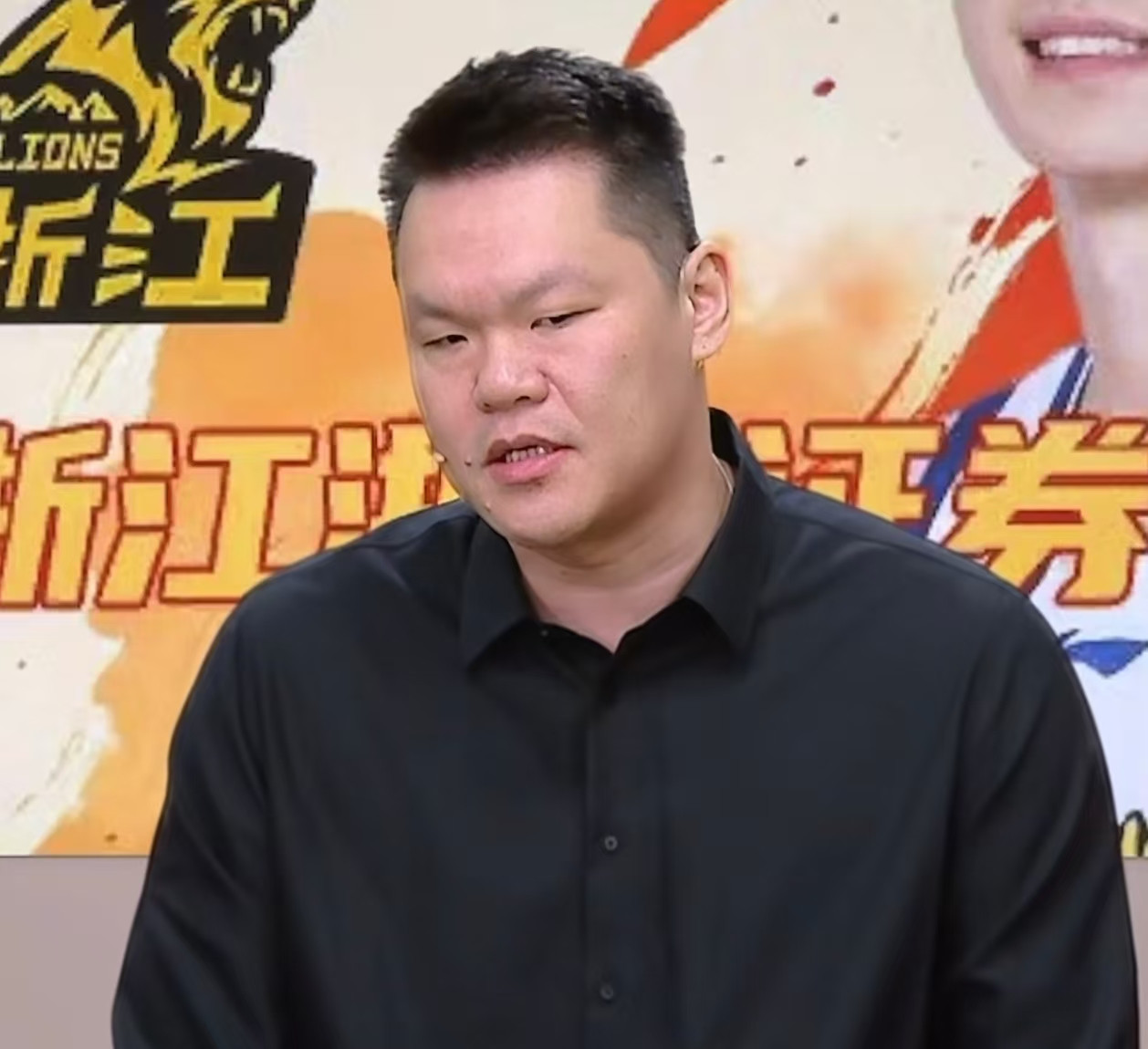 朱芳雨、周琦利用解说工作大倒苦水，足见京粤两队内部存在不少问题