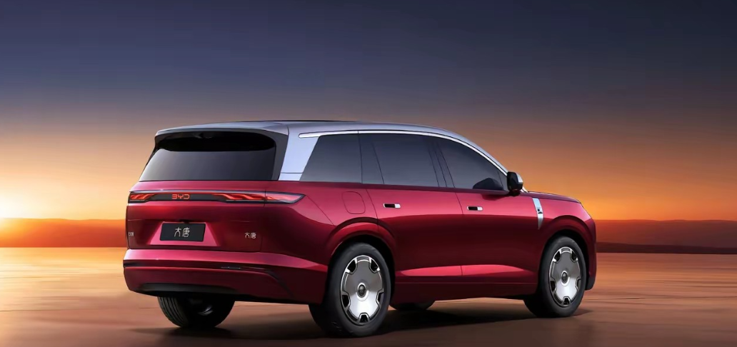 这是比亚迪真正意义上冲击40–50万高端市场的“旗舰级答卷”，产品力全面拉满，性