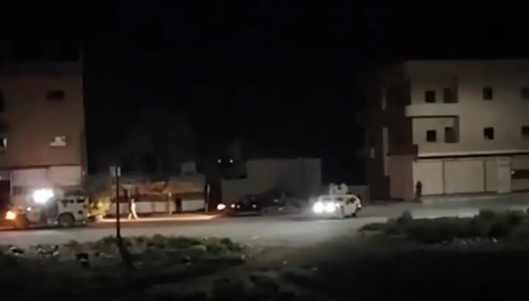 叙利亚继续动荡。昨天夜间，HTS和贝都因部落武装与库尔德武装为主体的“叙利亚民主