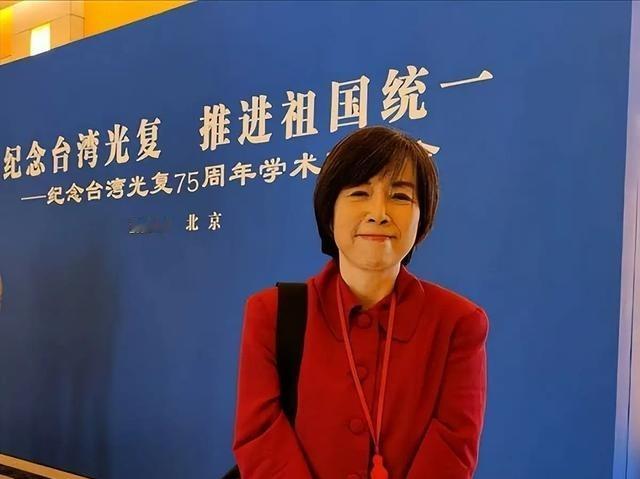 曾高喊“我希望有生之年看到中国统一”的黄智贤，曾公开否认自己在反独促统。台湾名嘴