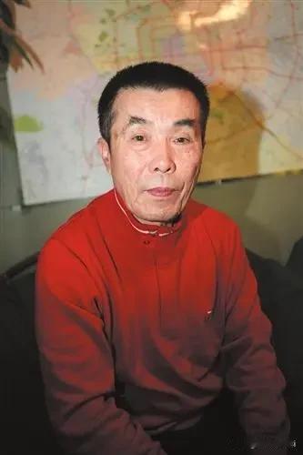 何庆𣁽在直播中说，我因儿子说这话，我把他骂哭了。昨天赵本山给我打电话，跟我说你