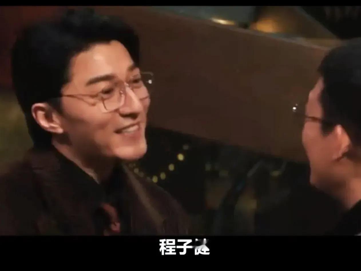《以法之名》当中这个律师很让人讨厌。但是生活当中却是一个暖男慈父。扮演者金泽灏