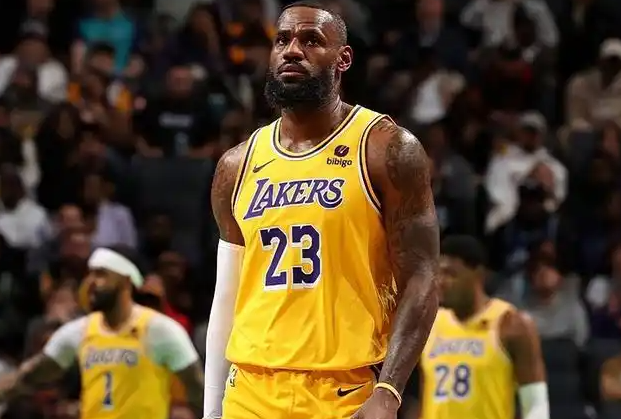 有点争议，奥胖居然被放到了二阵去，其他位置没毛病。CBS Sport评选了2
