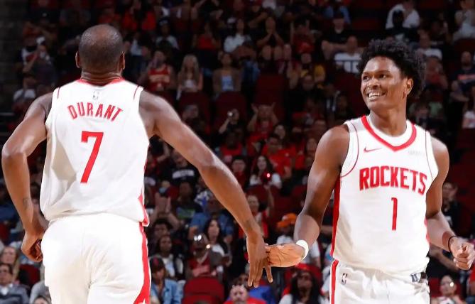 杜兰特18中5就躺赢了吗？阿杜就算命中率如此惨淡，灰熊还是拼命地包夹，火箭这一场