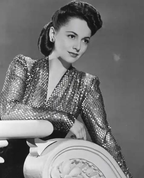 1954年，挪威首相夫人弗娜访问苏联，临走前，跟一个年轻小伙子过夜，克格勃提前装
