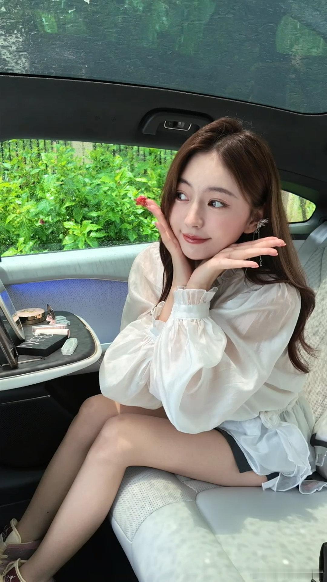 女生的车哈哈，我的朋友坐我的车经常会无从下脚[doge]欧尼茜茜小鹏p7+​​​