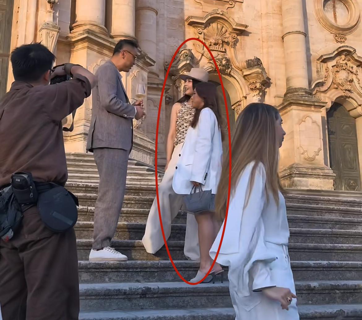 刘涛携18岁女儿参加意大利活动，王紫嫣虽说一直被称之为“小刘涛”，但模样看起来并