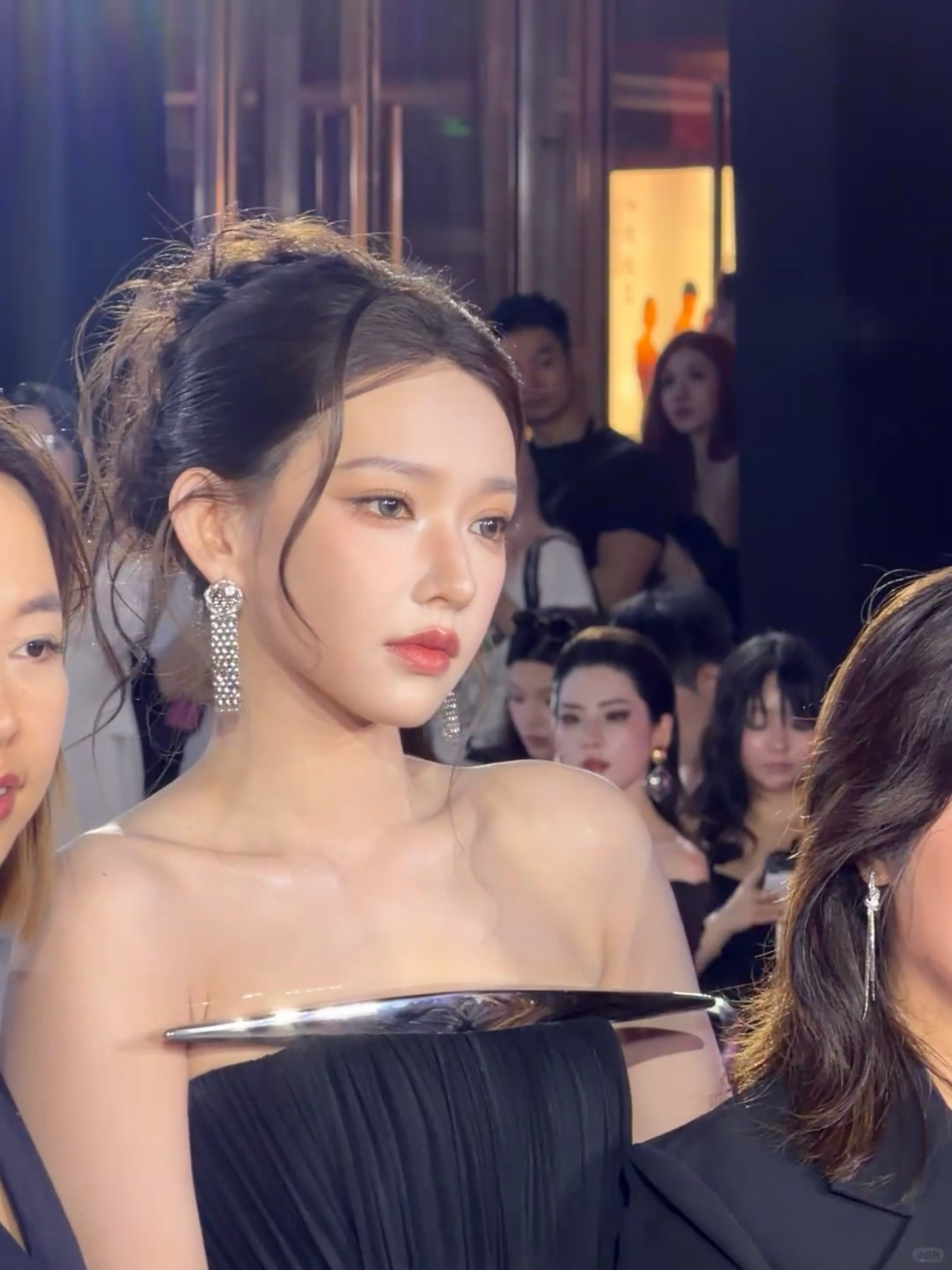 MAC品牌大使程潇简直真人芭比建模脸…🥺