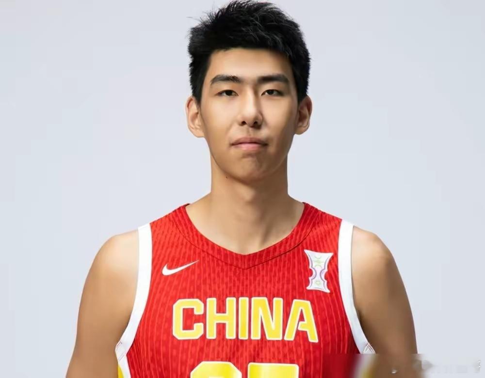 徐昕说要为国抢篮板，这话听着挺燃，但哥们儿，CBA的赛场和国际赛场，那可是天壤之