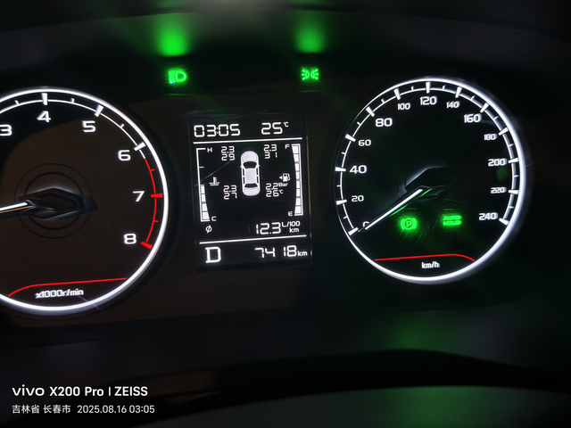 23款帝豪亚运油耗加满了一箱油就跑能个三百公里左右。车也检查过，换过机油，也没