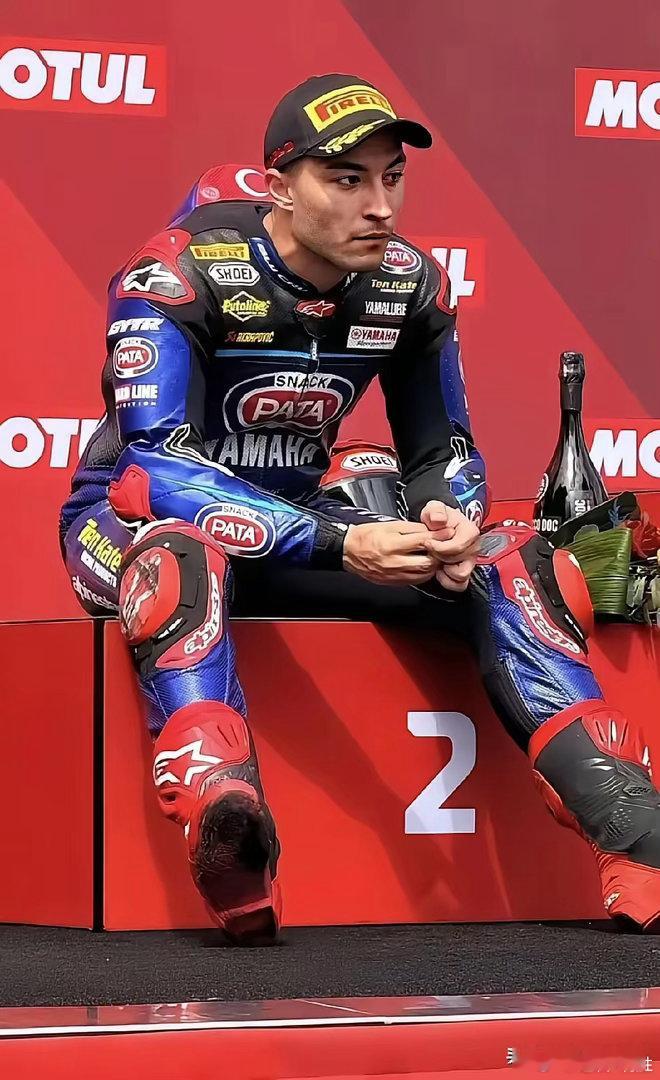 亲手丢掉总冠军！土耳其天才亚军一脸绝望，全网看笑了  最近WSBK赛场...