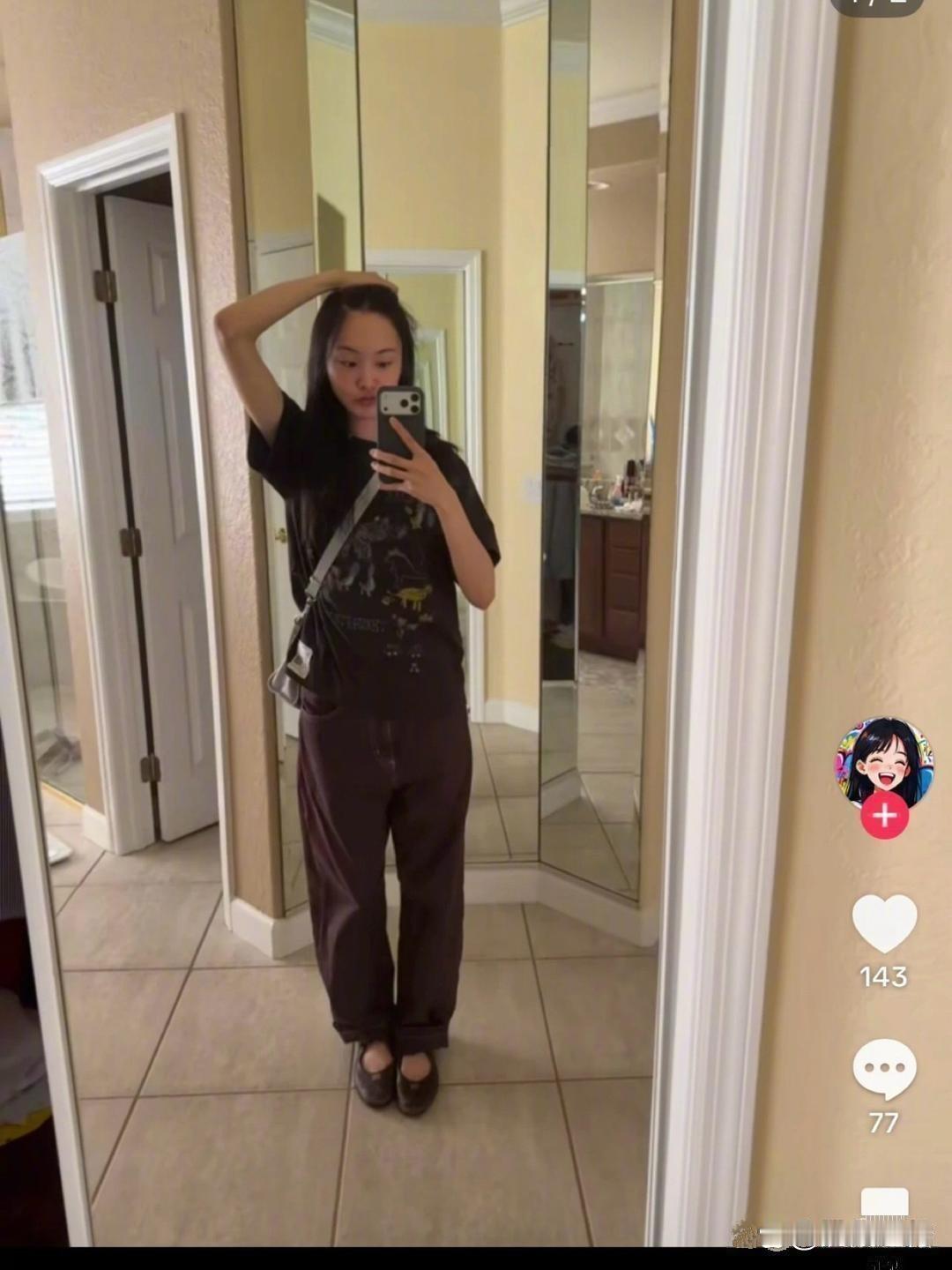 郑爽一直都有更新社交动态，感觉她还是想回归娱乐圈，不过这辈子估计没戏了……​​