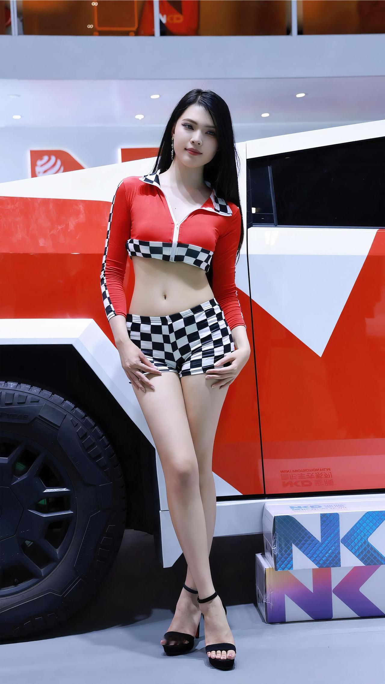 美女车模辣妹穿搭