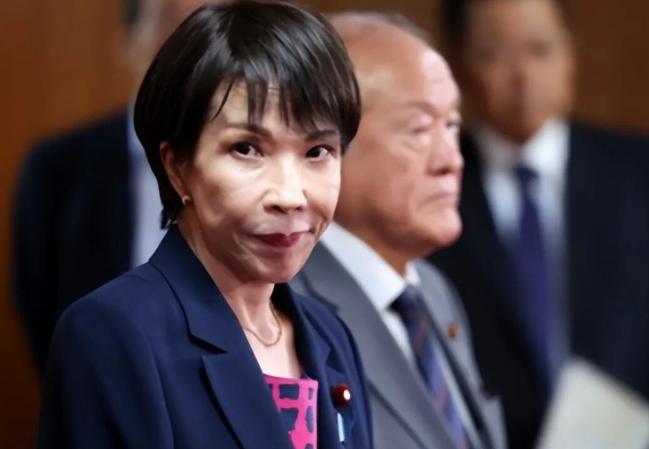 日本首相高市早苗这波操作，可以说是被“火速打脸”了。她前脚刚在施政演说里放