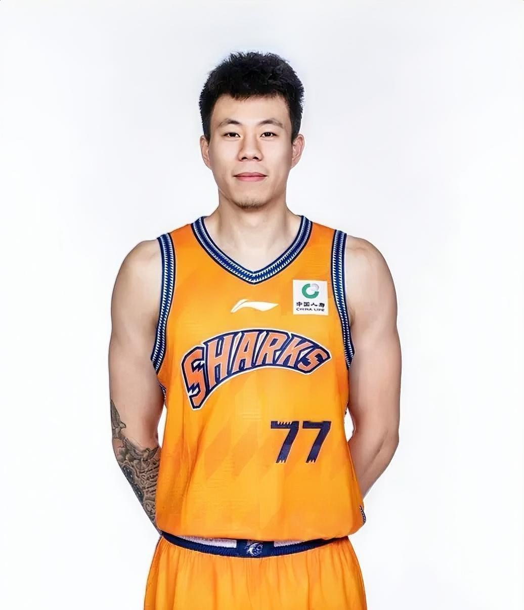 太可惜，上海97-105不敌同曦，但这2位球员虽败犹荣，值得表扬！1. 张镇麟