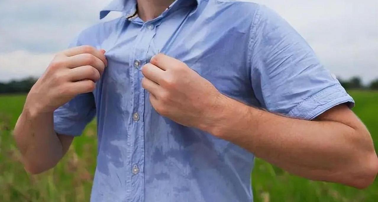酷似中暑的高温怪病：切忌大量饮水夏季高温天，有一种病症症状与中暑几乎别无二致，
