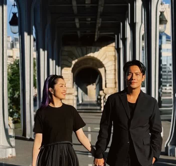 😍😍😍丁子高真情告白杨千嬅，在巴黎同一个地方，真爱十五年，祝白头到老！