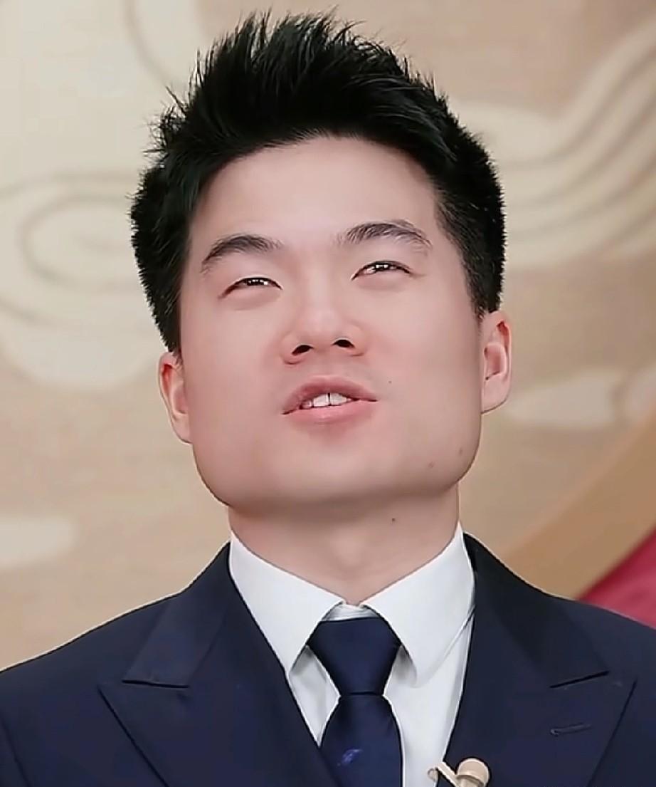 圈内聚会的时候，一个前东方甄选的老员工抿了口酒聊起董宇辉，满脸都是佩服又感慨的样