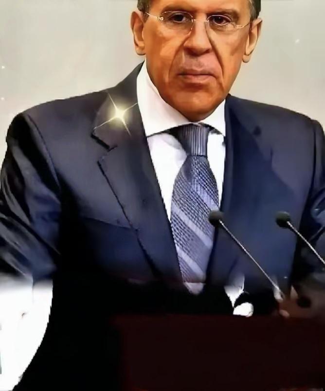 一张嘴坑惨王牌间谍你敢信？中情局埋在克里姆林宫的王牌特工斯莫连科夫，潜伏几