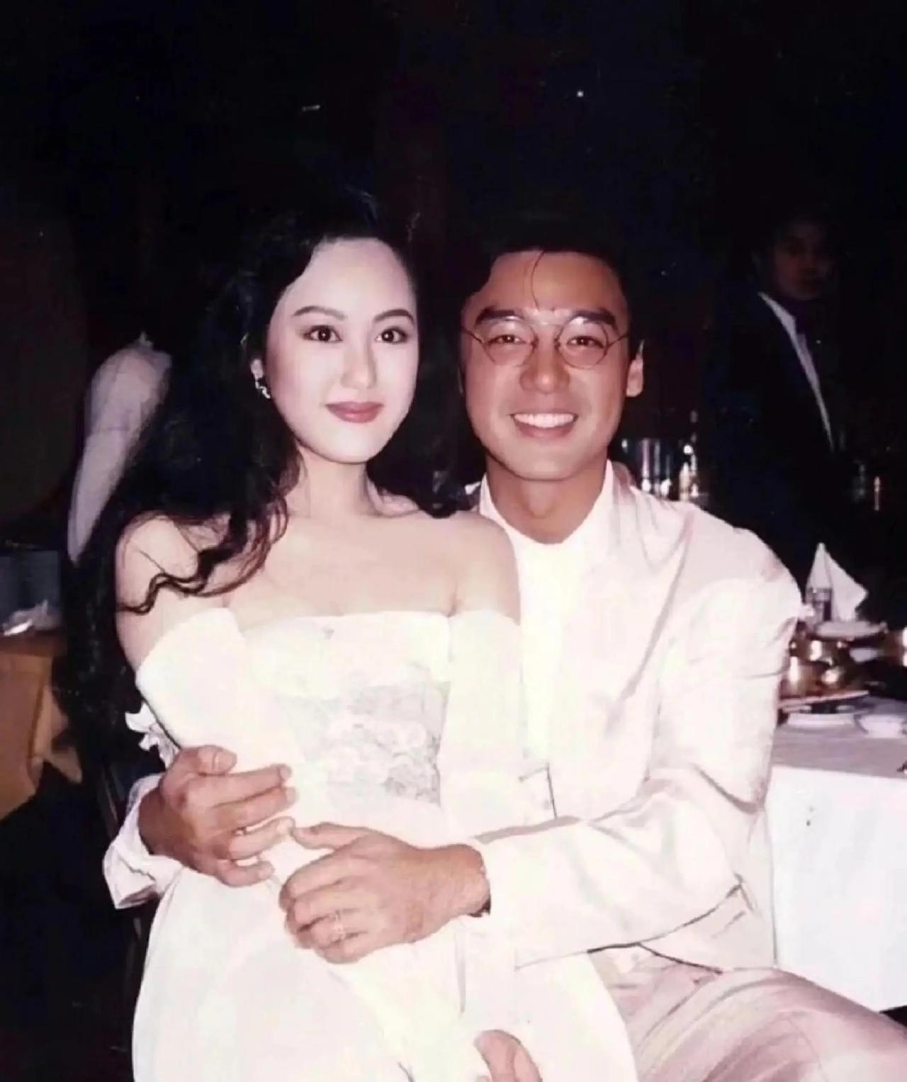 一位情感专家说：“愚蠢的女人都有一个特点，只要同时有几个男人来撩她，她就会忽然盲