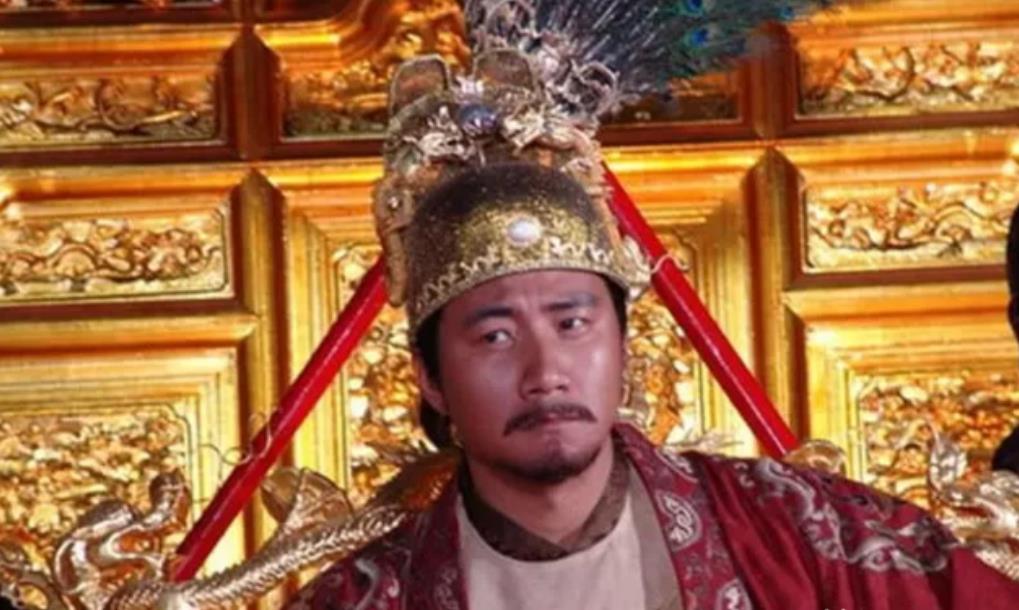 1363年，朱元璋刚回到军营不久，侄子朱文正就偷偷摸摸带了个美女进来。朱元璋见此