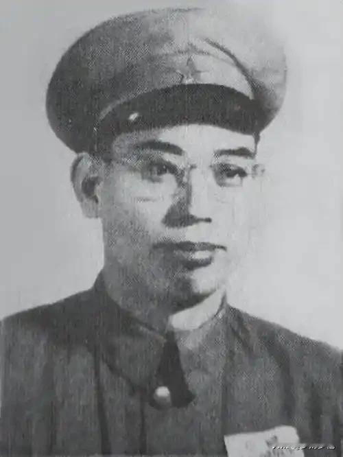 死局硬刚！47年陕北绝境，许光达带伤血战，三十里路隔开生死线1947年8月