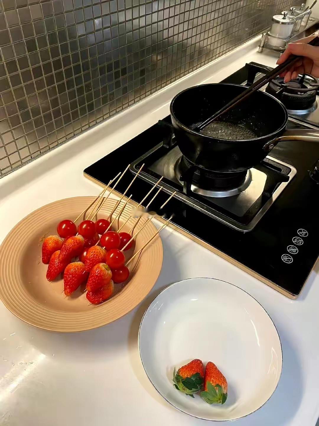 水瓶座的人比较古怪一些，他们没有什么定性，做事说话都会比较随心，怎么舒服怎么来。