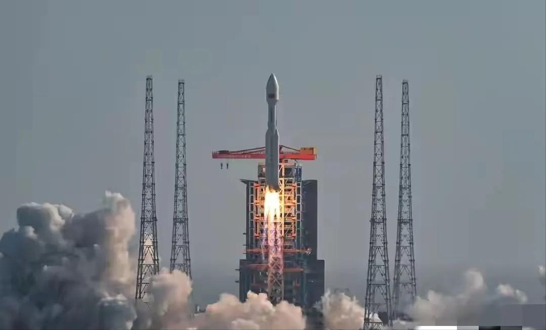 发射成功！厉害了，我的国。12月6日这天，海南商业航天发射场里，长征八号甲火